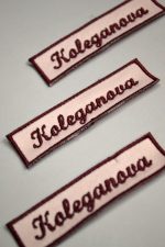 Нашивки на цветном атласе — изображение 4