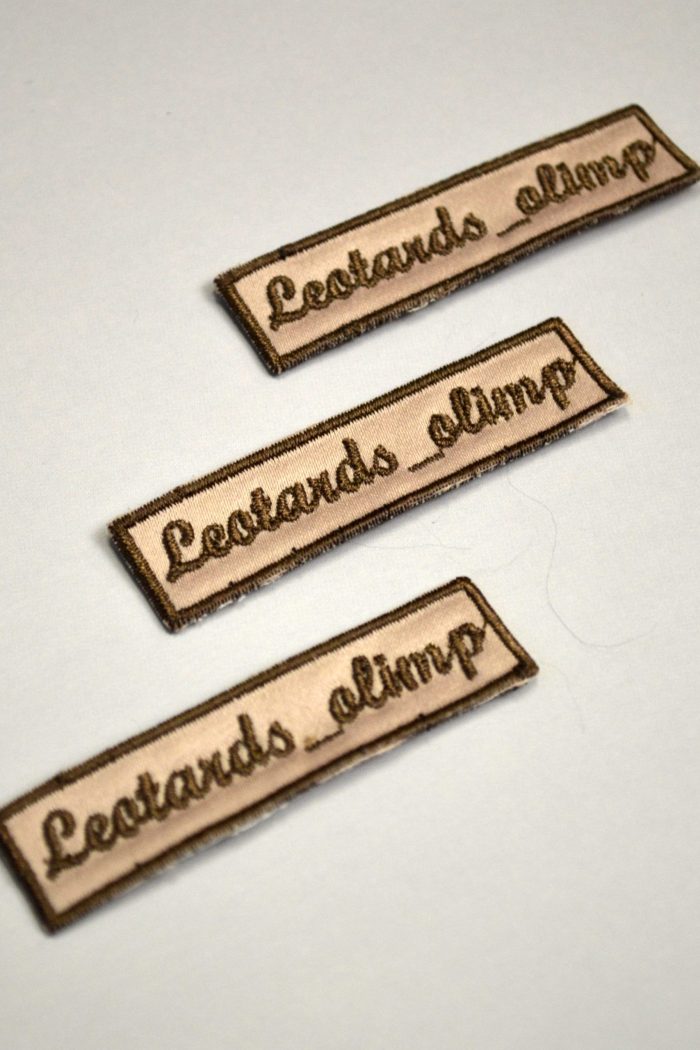 Нашивки на цветном атласе — изображение 3