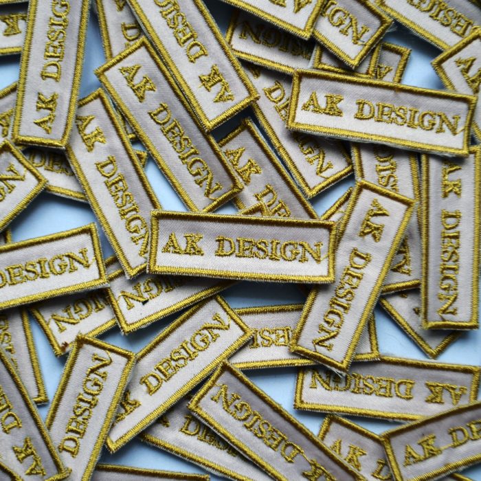 Нашивки на цветном атласе — изображение 5