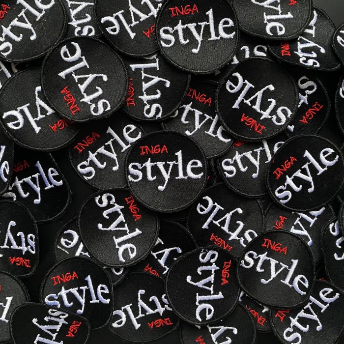 Нашивки на черном атласе — изображение 3